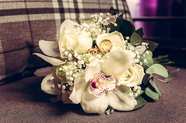 wedding rings lie and beautiful bouquet as bridal accessories - Photo, Image