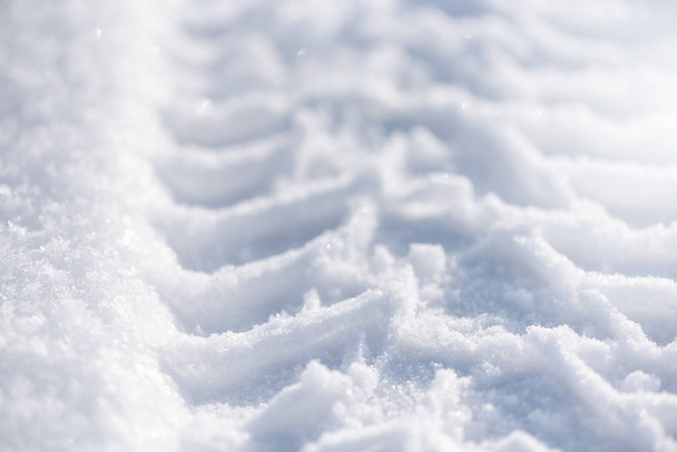 Tracce di gomme protettive nella neve. Idea: pneumatici affidabili è la vostra sicurezza
. - Foto, immagini