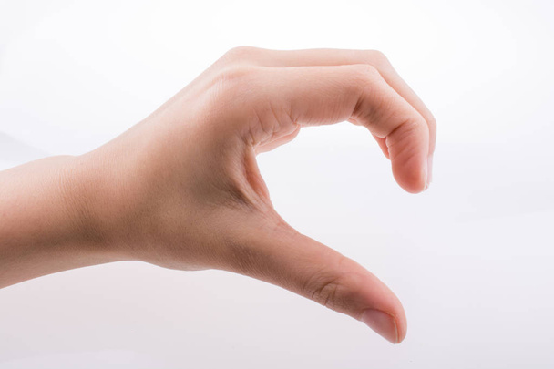 Χέρι σχηματίζοντας μισό σχήμα καρδιάς - Φωτογραφία, εικόνα
