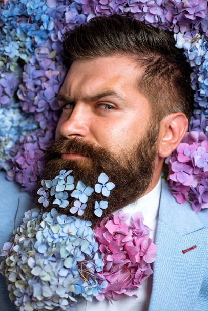 Mature hipster with beard. Healthy hair and skin. male with hydrangea flowers. spring. womens day. brutal caucasian hipster with moustache. Bearded man. Summer. In his own style - Fotoğraf, Görsel