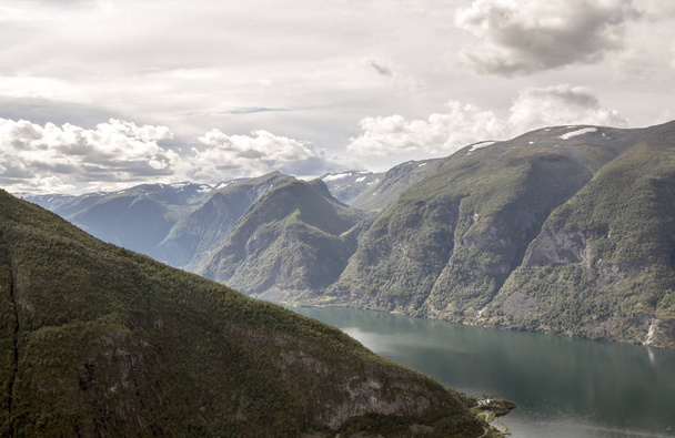 Fiordos en el sur de Noruega en un día soleado
 - Foto, Imagen