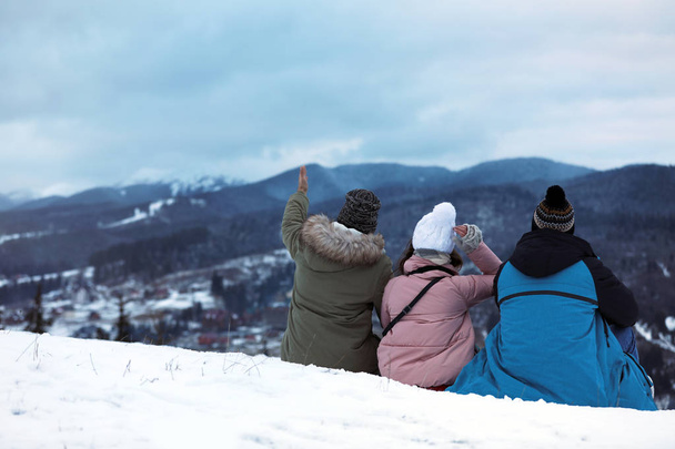 Friends enjoying mountain landscape, space for text. Winter vacation - Foto, Bild
