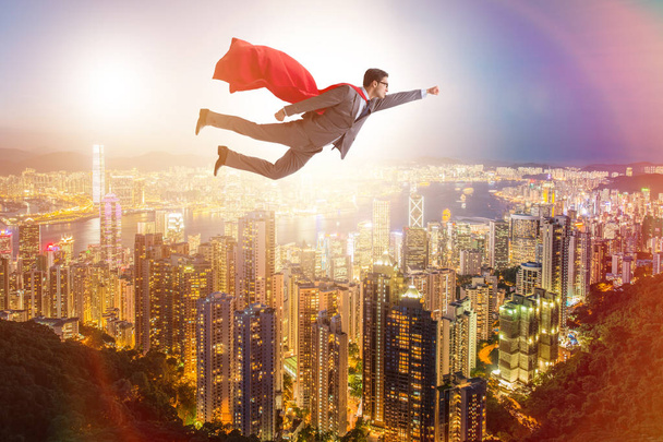 Superheld zakenman vliegt over de stad - Foto, afbeelding