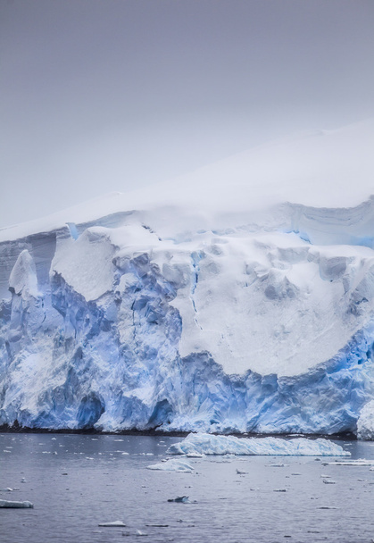 bevroren koude ijsberg vorming - Foto, afbeelding