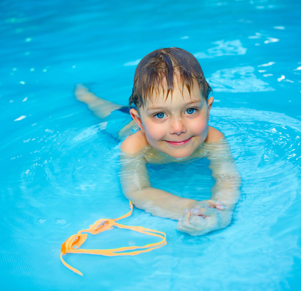 activities on the pool - Foto, imagen