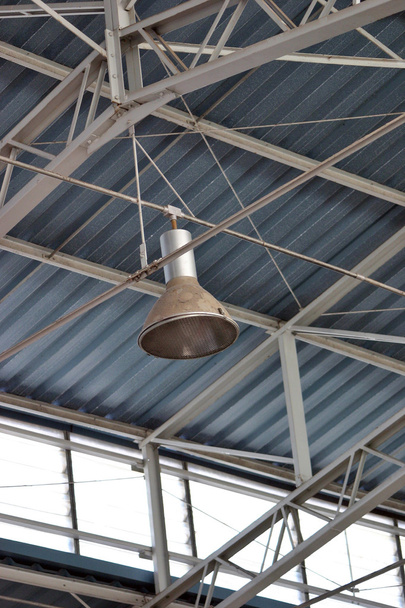 Lámpara de techo y estructura
 - Foto, imagen