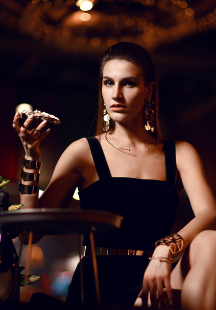 Beautiful sexy fashion brunette woman in expensive interior restaurant eat oysters  - Valokuva, kuva