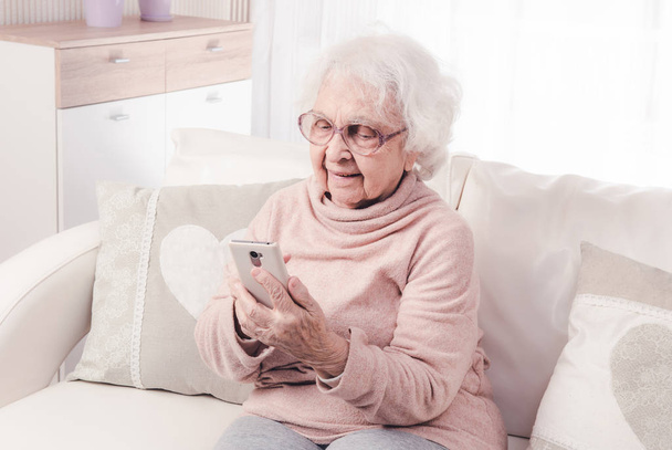 Great-grandmother talking by smartphone - Φωτογραφία, εικόνα