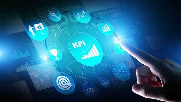 KPI - ключевой показатель производительности. Бизнес и промышленный анализ. Концепция Интернета и технологий на виртуальном экране. - Фото, изображение