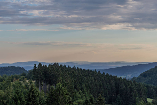 matkalla Thüringenin metsän läpi
 - Valokuva, kuva