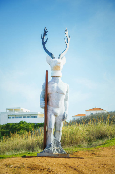 Пам'ятник серфінг, оленів проведення для серфінгу. Назаре, Португалія - Фото, зображення