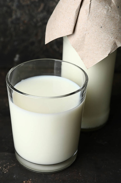Glass and bottle of milk on table - Foto, Imagem