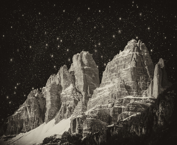 ψηλές κορυφές των Δολομιτών. Ιταλικές Άλπεις σενάριο τη νύχτα - Φωτογραφία, εικόνα
