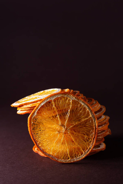 pila de rebanadas de naranja seca
 - Foto, Imagen