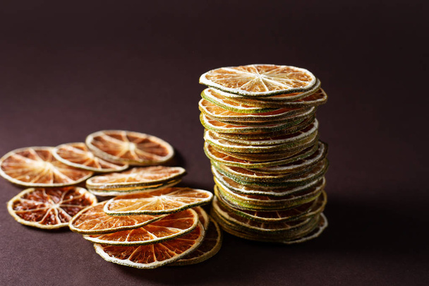 pile de tranches de citron séchées
 - Photo, image