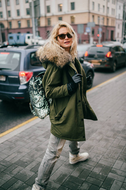Stylish blonde woman posing on city street - Φωτογραφία, εικόνα
