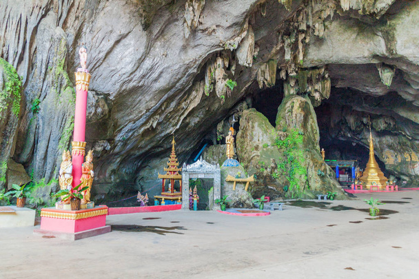 View of Saddan cave near Hpa An, Myanmar - Fotoğraf, Görsel