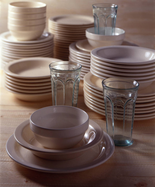 Cerámica de platos y vasos
 - Foto, imagen