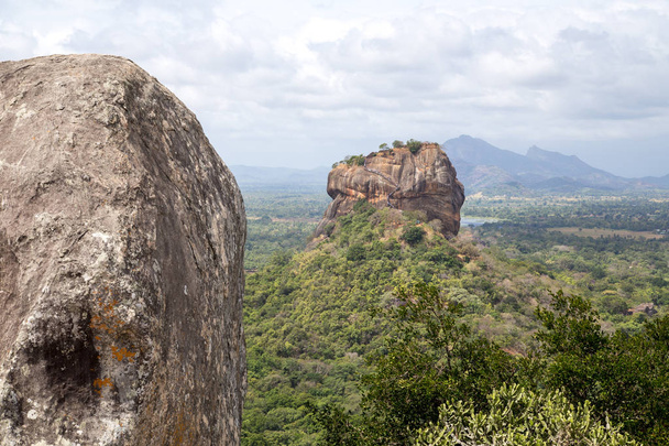 Lion Rock en Sigiriya, Sri Lanka
 - Foto, Imagen
