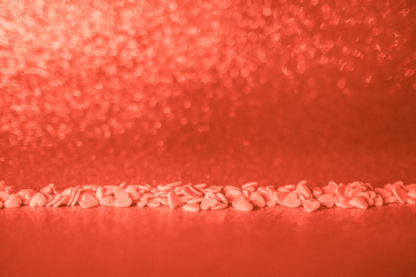 Corações para Dia dos Namorados fundo plano em cor de pantone de coral vivo
 - Foto, Imagem