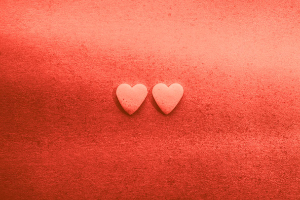 Coeurs pour la Saint-Valentin fond plat en couleur pantone corail vivant
 - Photo, image