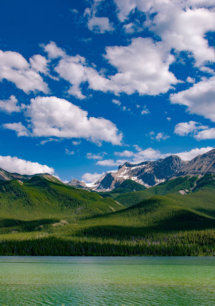 ロッキー山脈の風景、カナダ - 写真・画像