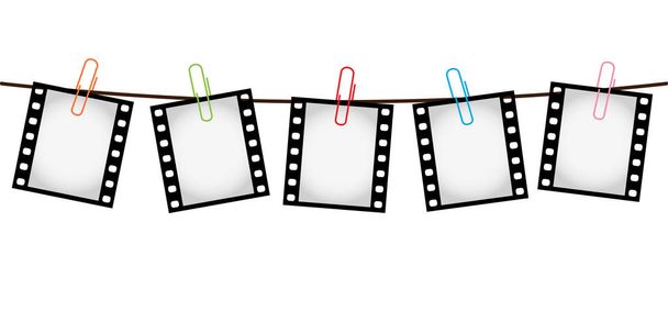 Vector illustratie van vijf lege blanco foto 35 mm film dia 's opknoping op een touw met kleurrijke paperclips over witte achtergrond - Vector, afbeelding