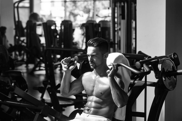 muscular man training in gym - Fotó, kép