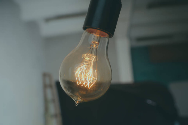Lamps with tungsten filament. Edison light bulb. Filament filament in vintage lamps. Retro design of light bulbs.  - Foto, Imagem