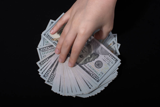 Billetes de mano en dólares americanos aislados sobre fondo blanco - Foto, Imagen