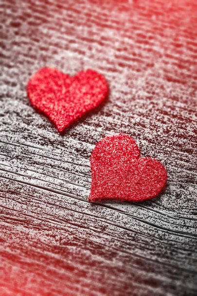 Red felt love hearts on glittering wooden plank - Foto, immagini