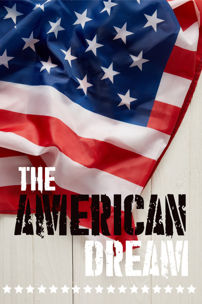 Vereinigte Staaten Flagge mit dem amerikanischen Traum Schriftzug und Sternen auf weißer Holzoberfläche - Foto, Bild