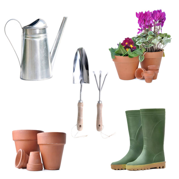 arranjo de equipamentos de jardinagem e vaso de flores no fundo branco
 - Foto, Imagem