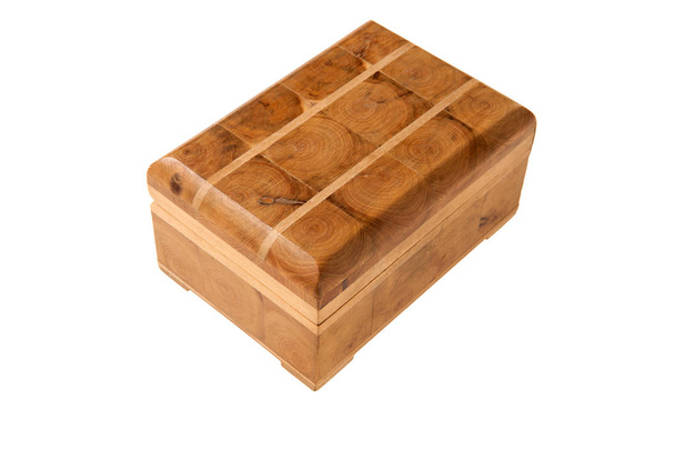 ξύλινο κουτί απομονωμένο σε λευκό φόντο - Φωτογραφία, εικόνα
