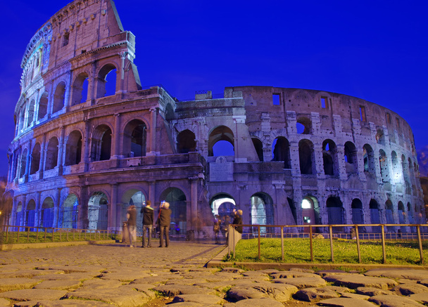 Colosseo notturno
 - Foto, immagini