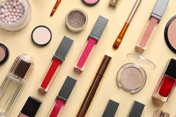 Beautiful composition with lipsticks on color background, flat lay - Foto, Imagem