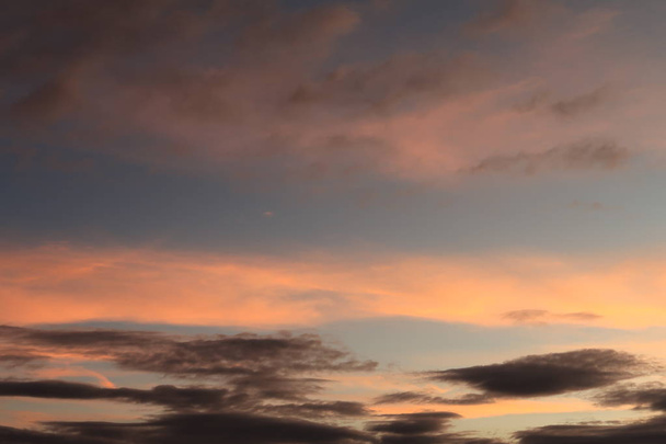 Fond avec magie du ciel et nuages au coucher du soleil
 - Photo, image