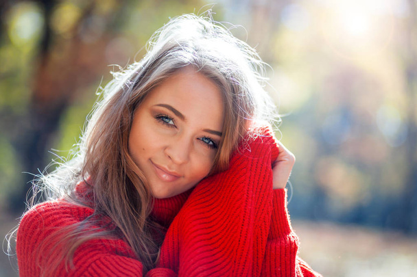 Natural woman in soft sweater outdoor, positive emotions - Fotoğraf, Görsel