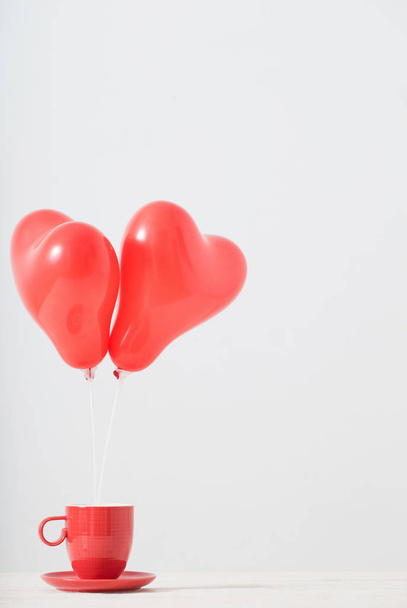 heart shaped red balloons on white background - Zdjęcie, obraz