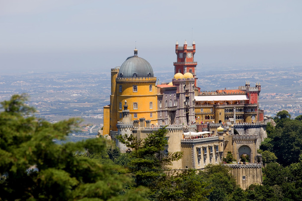 Famoso palacio de Pena en Sintra
 - Foto, imagen