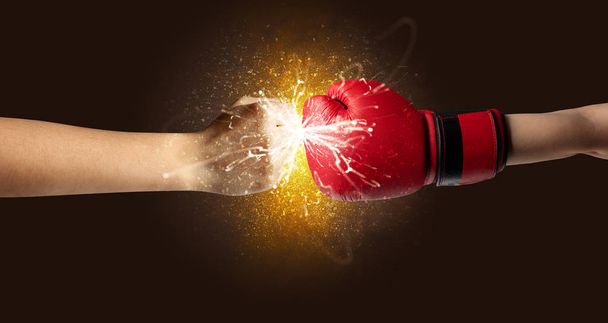 Боротьба руками з концепцією помаранчевого вибуху
 - Фото, зображення