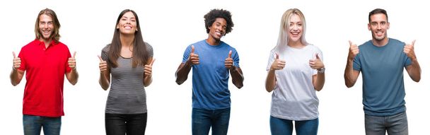 Σύνθεση Αφρικανικός Αμερικανός και Ισπανικός καυκάσια ομάδα ανθρώπων πέρα από το σημάδι επιτυχίας απομονωμένες λευκό φόντο κάνει θετική κίνηση με το χέρι, thumbs up χαμογελαστός και χαρούμενος. Κοιτάζοντας την κάμερα με χαρούμενη έκφραση, χειρονομία νικητής. - Φωτογραφία, εικόνα
