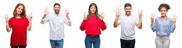 Collage chinesischer, indischer und hispanischer Gruppenmenschen vor isoliertem Hintergrund, die mit Finger Nummer acht nach oben zeigen und dabei selbstbewusst und glücklich lächeln. - Foto, Bild