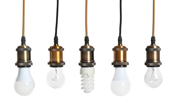 Conjunto com lâmpadas diferentes no fundo branco
 - Foto, Imagem