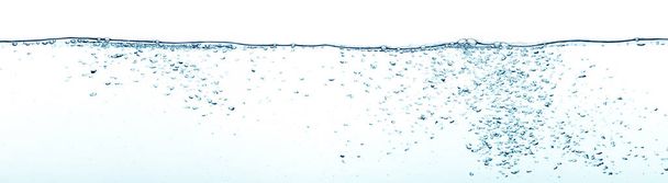 agua transparente con burbujas
 - Foto, imagen