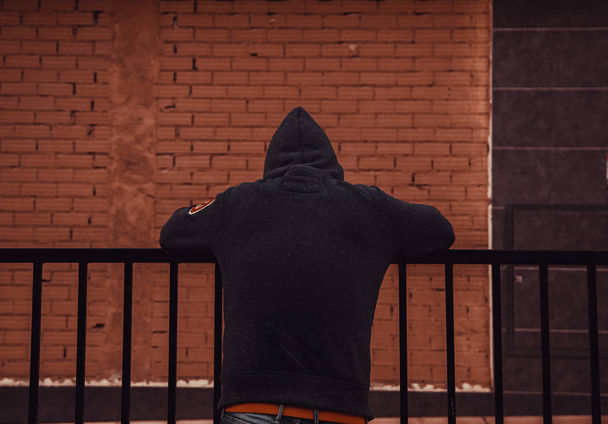 Hombre de pandillas callejeras, delincuencia y drogas, violencia
 - Foto, imagen