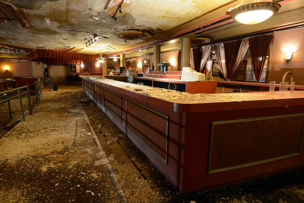 Bar dans le théâtre abandonné
 - Photo, image