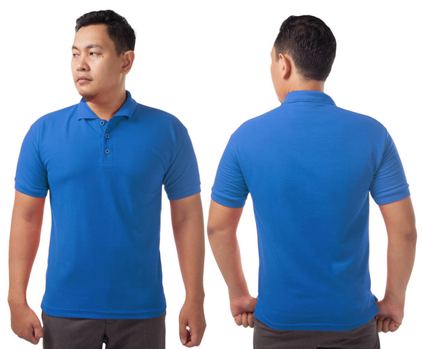 Blankkragenhemd-Attrappe, Vorder- und Rückansicht, asiatisches männliches Model trägt schlichtes blaues T-Shirt isoliert auf weißem Grund. Polo-Tee-Design-Attrappe für Print. - Foto, Bild
