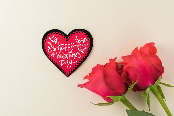 パステル背景にバラでバレンタインデーのグリーティング カード. - 写真・画像