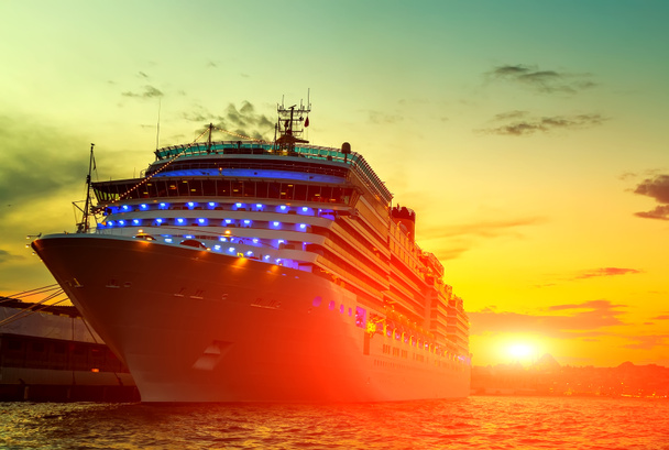 Auringonnousu Trooppinen maisema trooppinen risteilyt matkustaja-alus
 - Valokuva, kuva